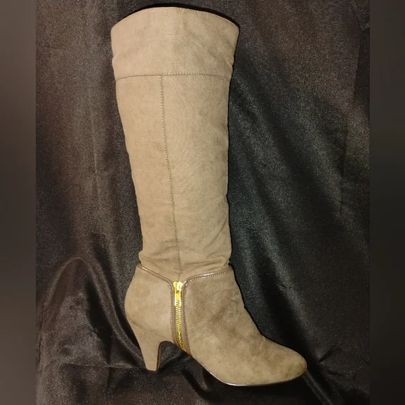 Elegant Tan Knee-High Women's Boots Sz 8.5 N - Picture 1 of 7